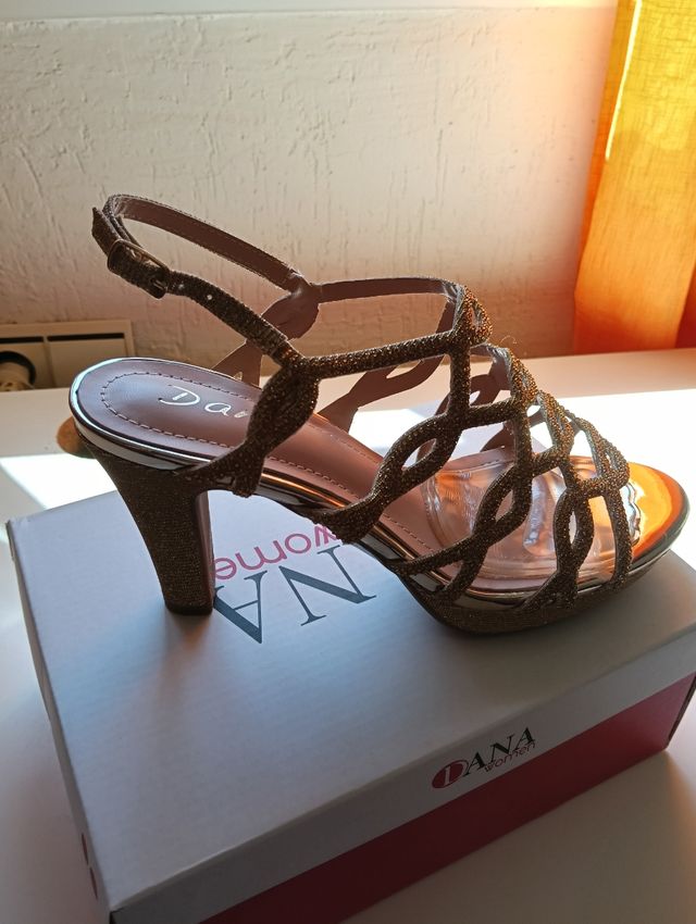 Tacones Dorados Dana