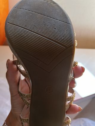 Tacones Dorados Dana