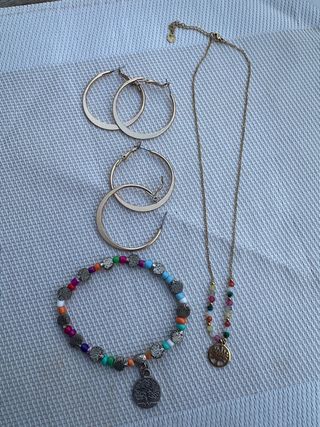 lote Pendientes Aro Dorados, Pulsera y colgante