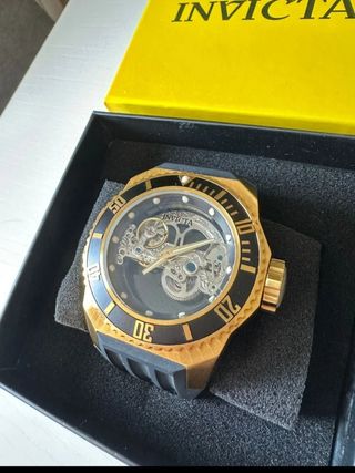 Reloj Invicta Automático Dorado y Negro