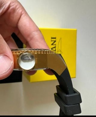 Reloj Invicta Automático Dorado y Negro