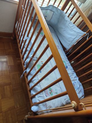 Cuna de madera grande