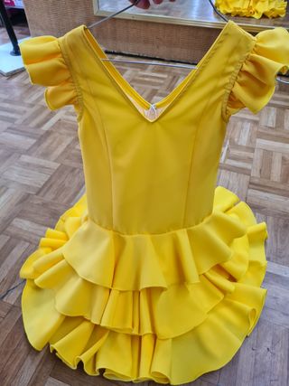 Traje de flamenca amarillo volantes