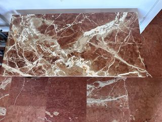 Losa de mármol rojo y blanco