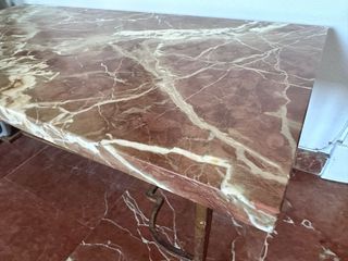 Losa de mármol rojo y blanco