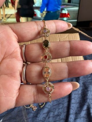 Pulsera de oro con piedras multicolor