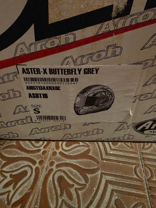 Casco integrale Airoh con grafica farfalle