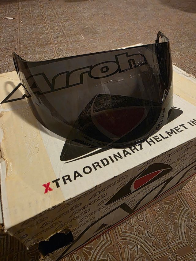 Casco integrale Airoh con grafica farfalle