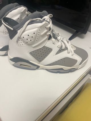 Zapatillas Jordan Blancas y Grises