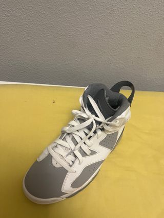 Zapatillas Jordan Blancas y Grises