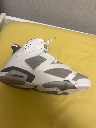 Zapatillas Jordan Blancas y Grises