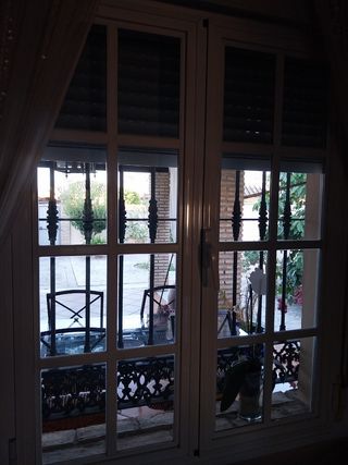 Ventana con reja de forja