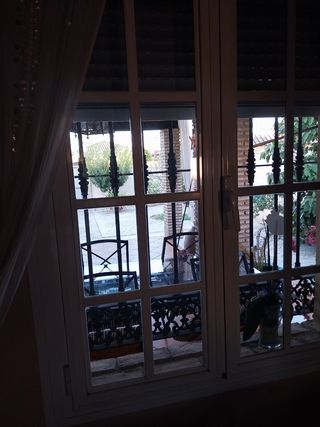 Ventana con reja de forja