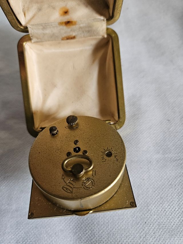 Despertador Europa antigo