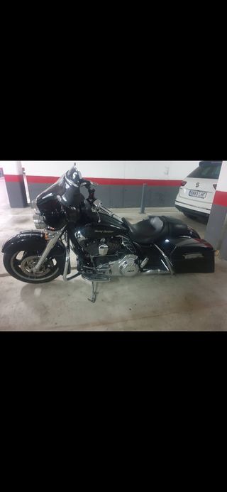 Harley Davidson Street Glide  Acepto Street Bob