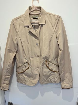 Cazadora beige ( tejido gabardina )