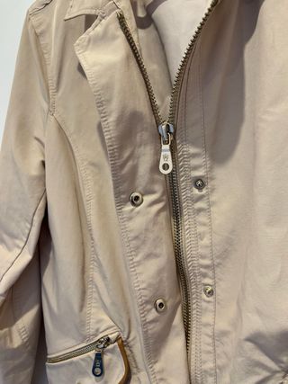 Cazadora beige ( tejido gabardina )