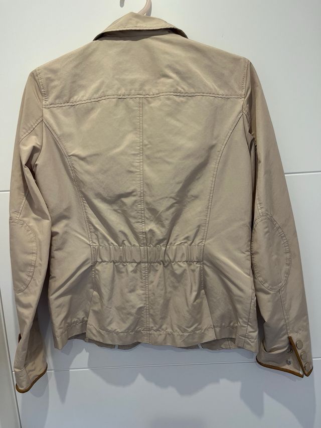 Cazadora beige ( tejido gabardina )