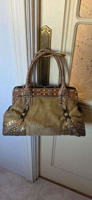 Bolso Cromia Piel negra y Dorada.