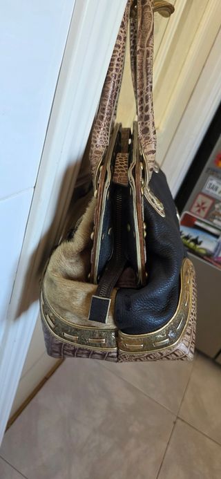 Bolso Cromia Piel negra y Dorada.