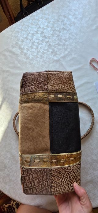 Bolso Cromia Piel negra y Dorada.