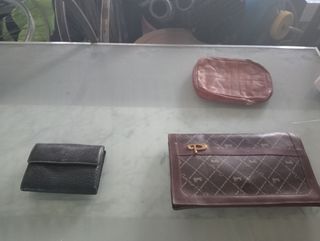 Monederos de piel marrones