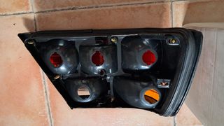 MERCEDES BENZ W124. PILOTO TRASERO DERECHO. 