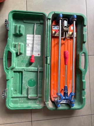 Cortaazulejos con maletín