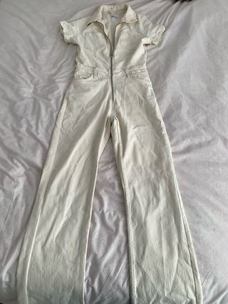 Mono vaquero Bershka blanco roto flare
