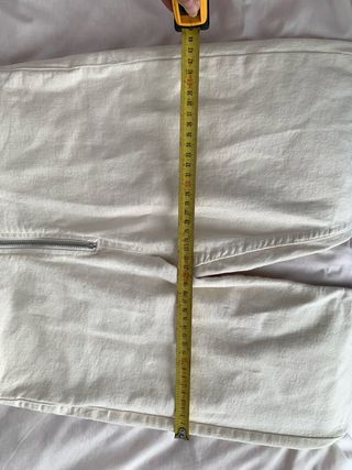 Mono vaquero Bershka blanco roto flare