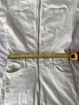 Mono vaquero Bershka blanco roto flare
