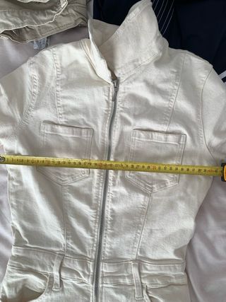 Mono vaquero Bershka blanco roto flare
