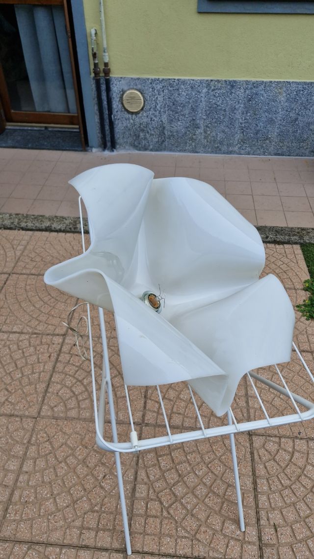 Lampadario anni 70 bianco cappello della monaca