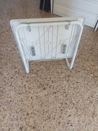 Mesita auxiliar plegable blanca
