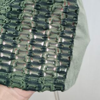 Camiseta Desigual verde militar con detalles