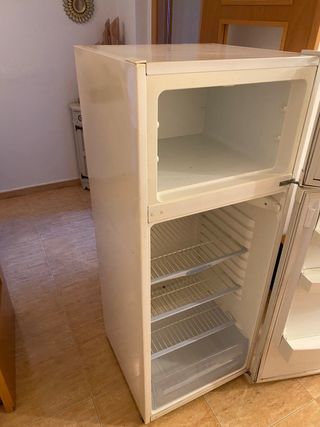 Nevera blanca con congelador