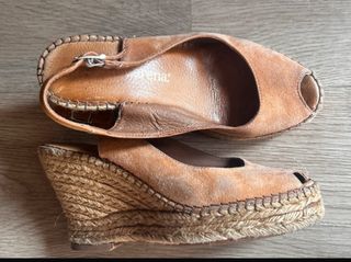 Alpargatas artesanales de cuña marrón