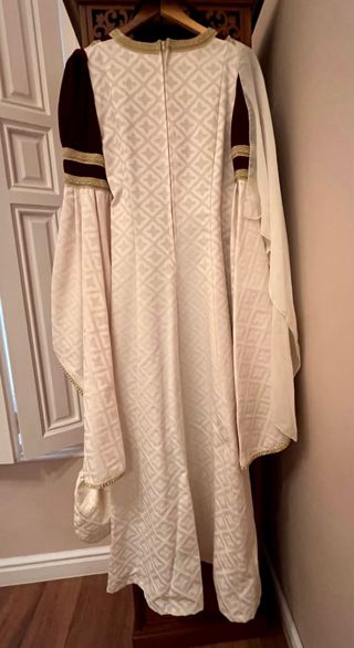 Vestido Medieval con Velo y Bolso