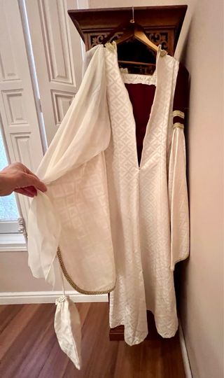 Vestido Medieval con Velo y Bolso