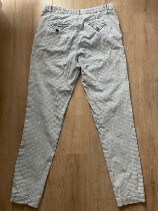 Lote: Chaqueta azul y vaqueros a rayas talla M
