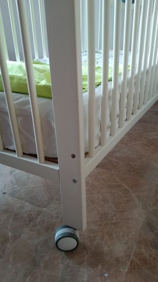 Cuna blanca con colchón