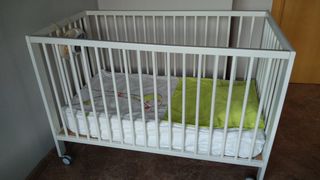 Cuna blanca con colchón