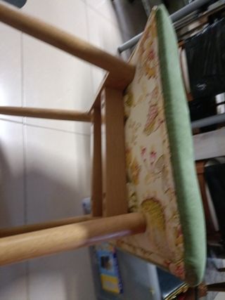 Mesa de comedor de madera con 4 sillas