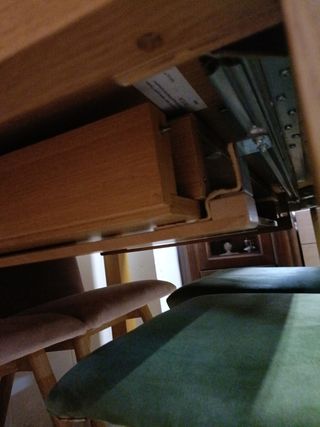 Mesa de comedor de madera con 4 sillas