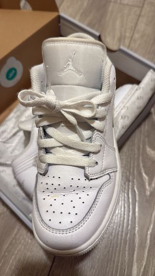 Zapatillas Nike Jordan Blancas solo con 3 puestas