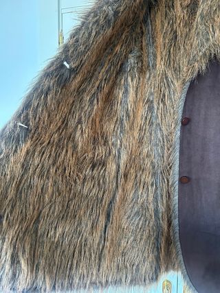 Abrigo de piel con botones