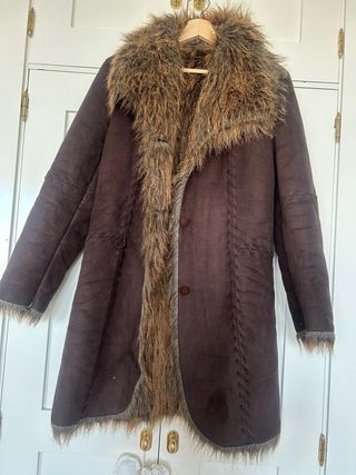 Abrigo de piel con botones