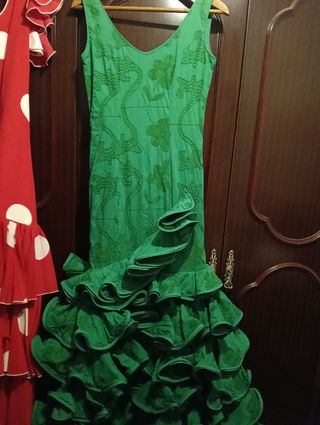 Traje de flamenca verde con volantes