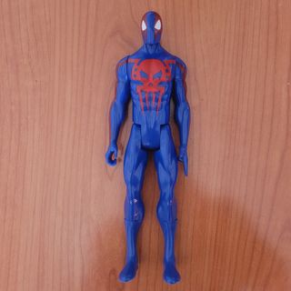 Figuras articuladas de Marvel y DC  (5€/ud)