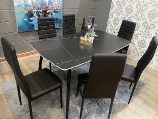 Mesa de comedor negra con 6 sillas acolchadas